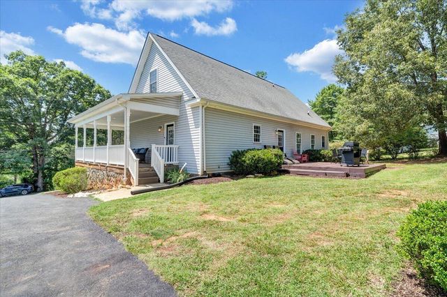 1157 Lakeland Pines DR, Moneta, VA 24121
