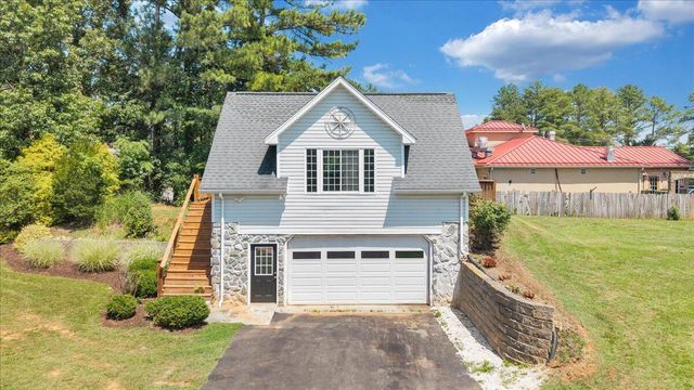 1157 Lakeland Pines DR, Moneta, VA 24121