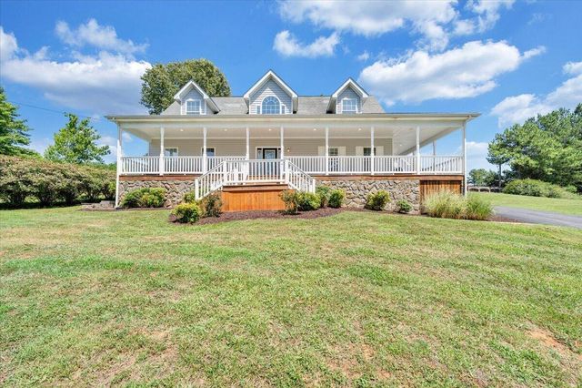 1157 Lakeland Pines DR, Moneta, VA 24121