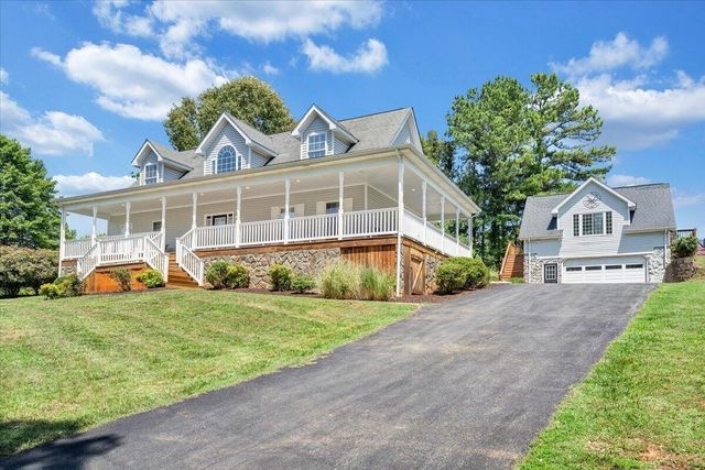1157 Lakeland Pines DR, Moneta, VA 24121