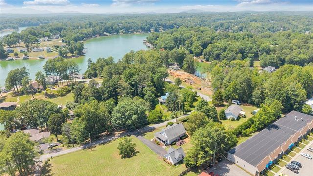 1157 Lakeland Pines DR, Moneta, VA 24121