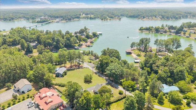 1157 Lakeland Pines DR, Moneta, VA 24121