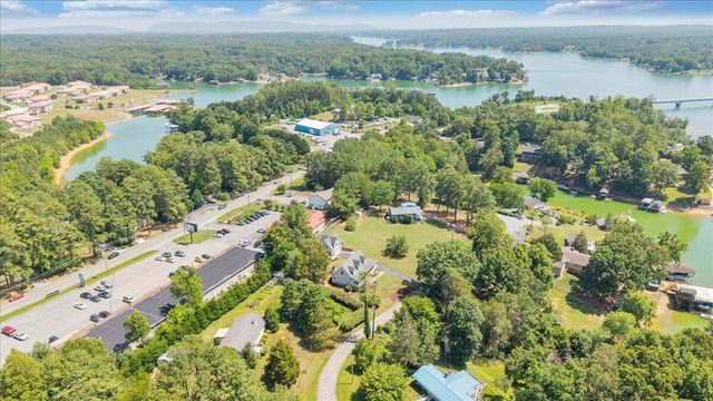 1157 Lakeland Pines DR, Moneta, VA 24121