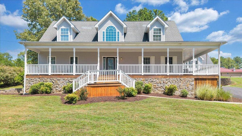1157 Lakeland Pines DR, Moneta, VA 24121