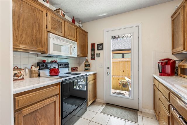 14 Jordan Lane, Bentonville, AR 72712