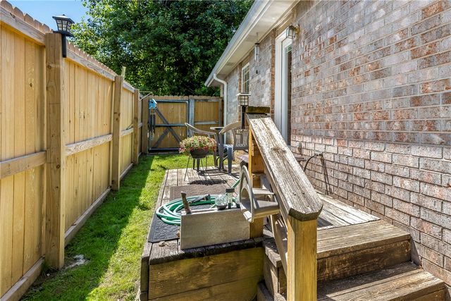 14 Jordan Lane, Bentonville, AR 72712