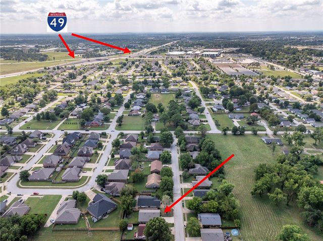 14 Jordan Lane, Bentonville, AR 72712