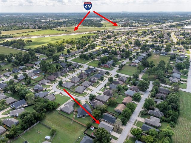 14 Jordan Lane, Bentonville, AR 72712