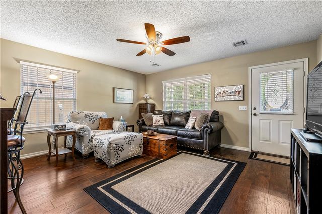 14 Jordan Lane, Bentonville, AR 72712