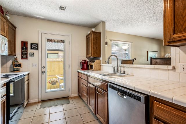 14 Jordan Lane, Bentonville, AR 72712