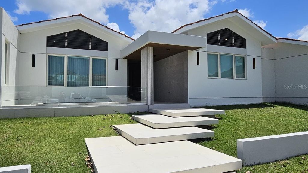 677 LAVANDA, Dorado, PR 00646