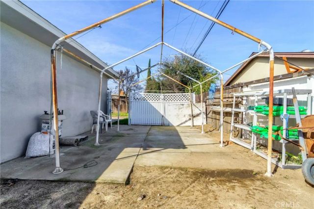 3495 E Dakota, Fresno, CA 93726