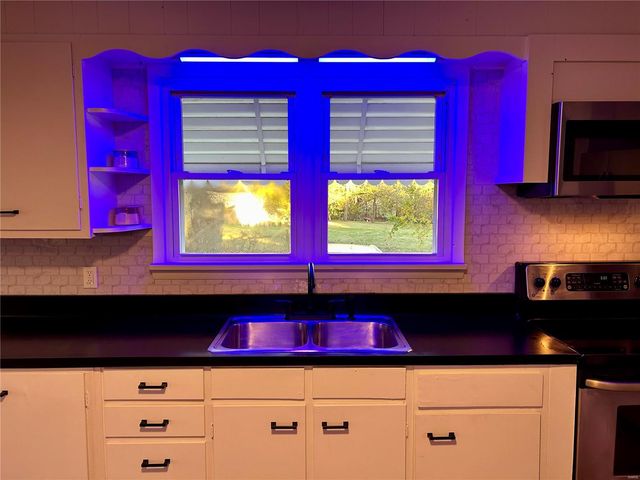 2037 Happy Ln, Hermann, MO 65041