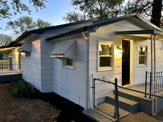 2037 Happy Ln, Hermann, MO 65041