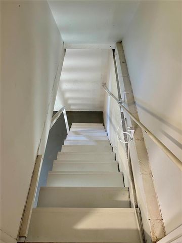 2037 Happy Ln, Hermann, MO 65041