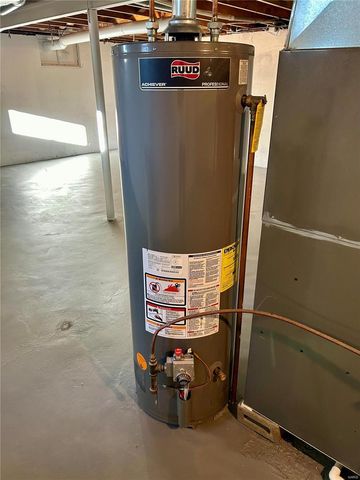 2037 Happy Ln, Hermann, MO 65041