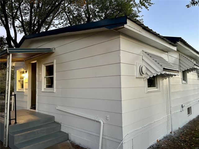 2037 Happy Ln, Hermann, MO 65041