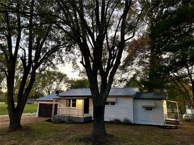 2037 Happy Ln, Hermann, MO 65041