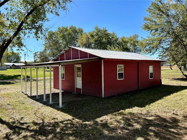 2037 Happy Ln, Hermann, MO 65041