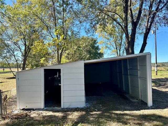 2037 Happy Ln, Hermann, MO 65041