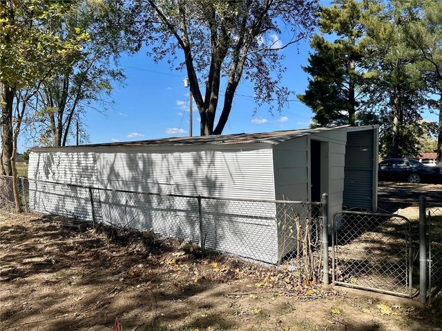 2037 Happy Ln, Hermann, MO 65041