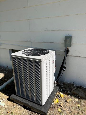 2037 Happy Ln, Hermann, MO 65041