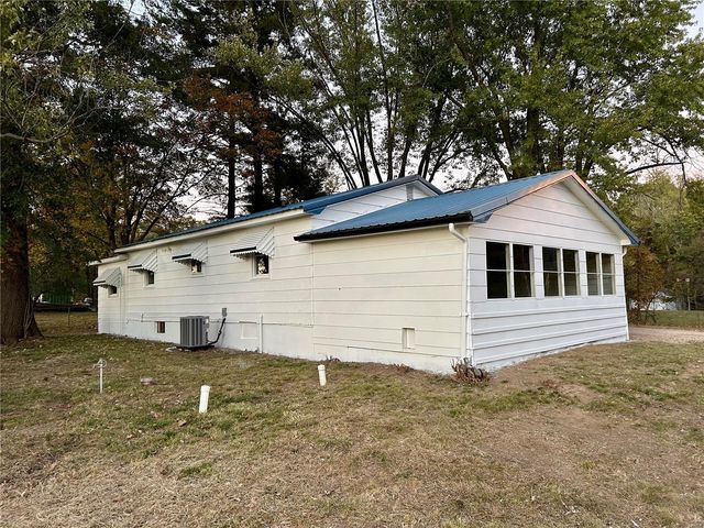 2037 Happy Ln, Hermann, MO 65041