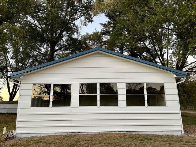 2037 Happy Ln, Hermann, MO 65041