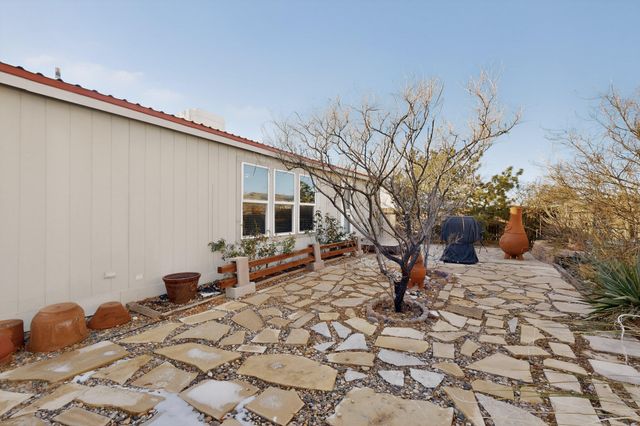 804 Calle De Los Tulipanes, Belen, NM 87002