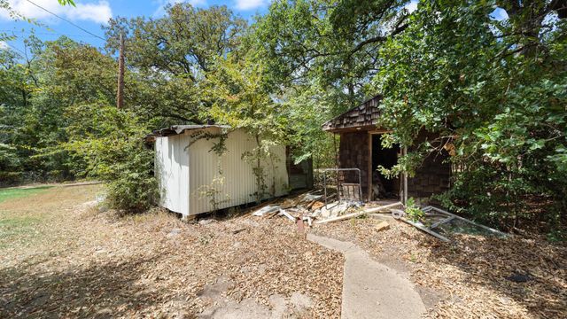 106 Winter Lane, Mabank, TX 75156