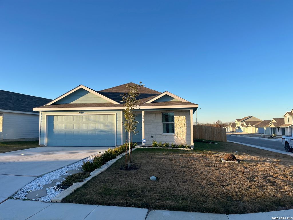 3849 High Tide, Seguin, TX 78155