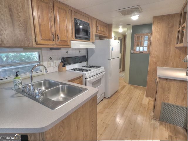 90 Campfire Drive, Cleveland, GA 30528