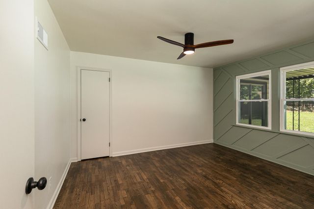 1637 S Broadway Avenue, Springfield, MO 65807