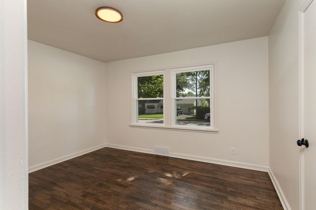 1637 S Broadway Avenue, Springfield, MO 65807