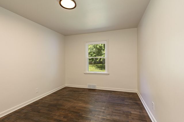 1637 S Broadway Avenue, Springfield, MO 65807
