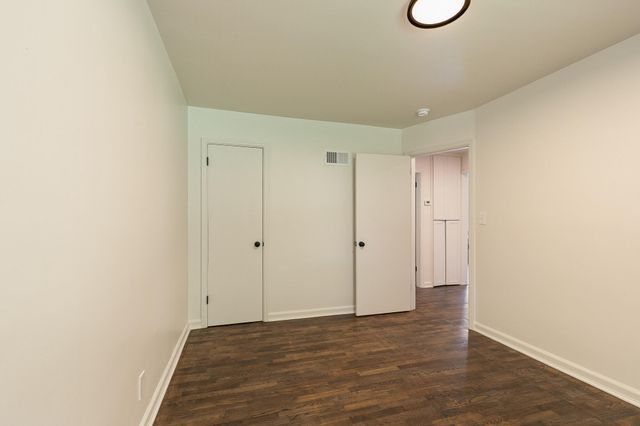 1637 S Broadway Avenue, Springfield, MO 65807