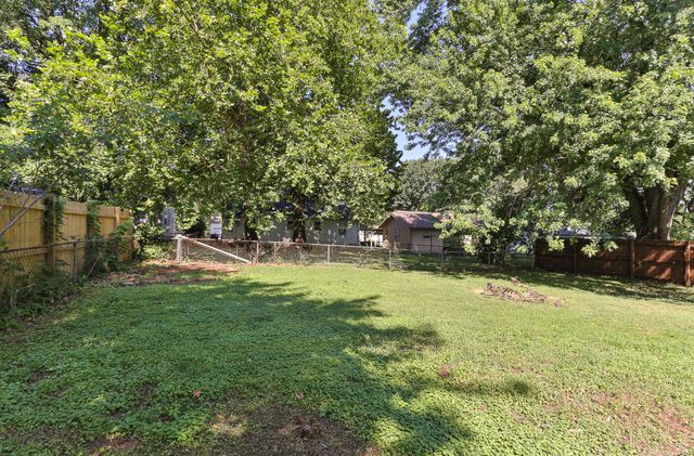1637 S Broadway Avenue, Springfield, MO 65807
