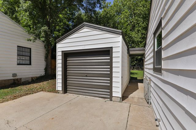 1637 S Broadway Avenue, Springfield, MO 65807