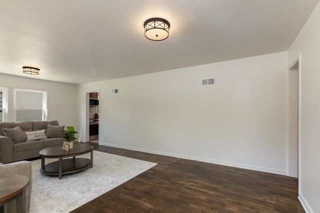 1637 S Broadway Avenue, Springfield, MO 65807