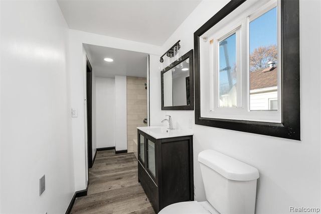 20462 Hollywood Street, Harper Woods, MI 48225