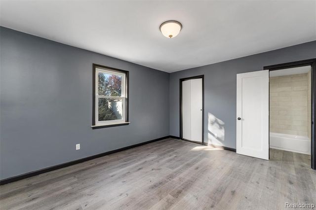 20462 Hollywood Street, Harper Woods, MI 48225