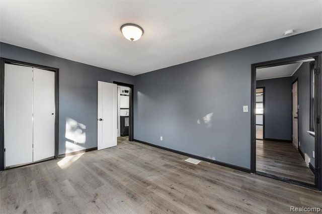 20462 Hollywood Street, Harper Woods, MI 48225