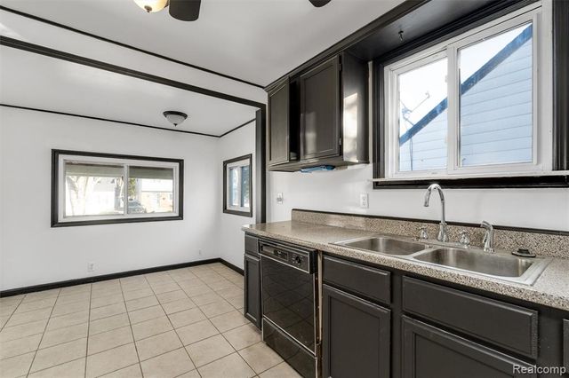 20462 Hollywood Street, Harper Woods, MI 48225