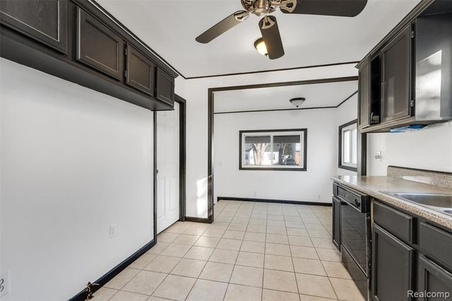 20462 Hollywood Street, Harper Woods, MI 48225