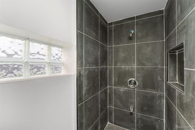 20462 Hollywood Street, Harper Woods, MI 48225