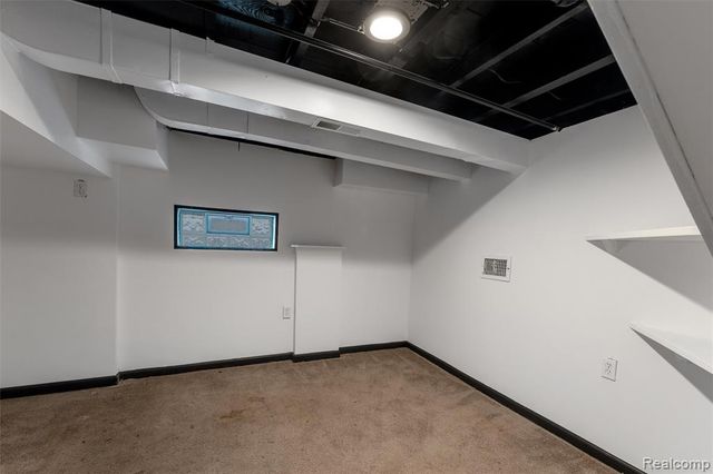 20462 Hollywood Street, Harper Woods, MI 48225