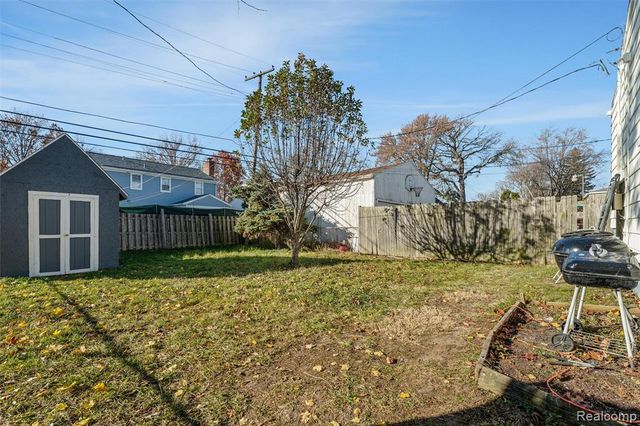 20462 Hollywood Street, Harper Woods, MI 48225