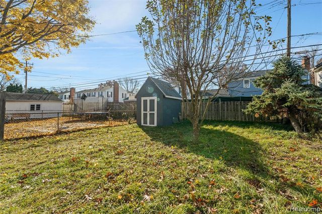 20462 Hollywood Street, Harper Woods, MI 48225