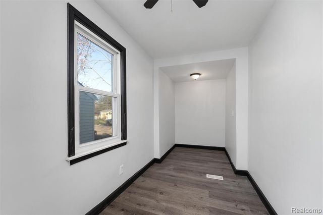 20462 Hollywood Street, Harper Woods, MI 48225