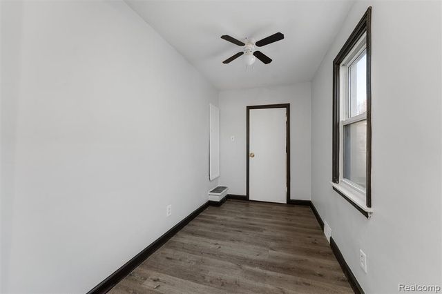 20462 Hollywood Street, Harper Woods, MI 48225